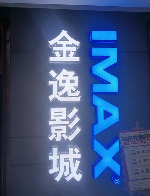 男女一边亲一边摸的相关介绍