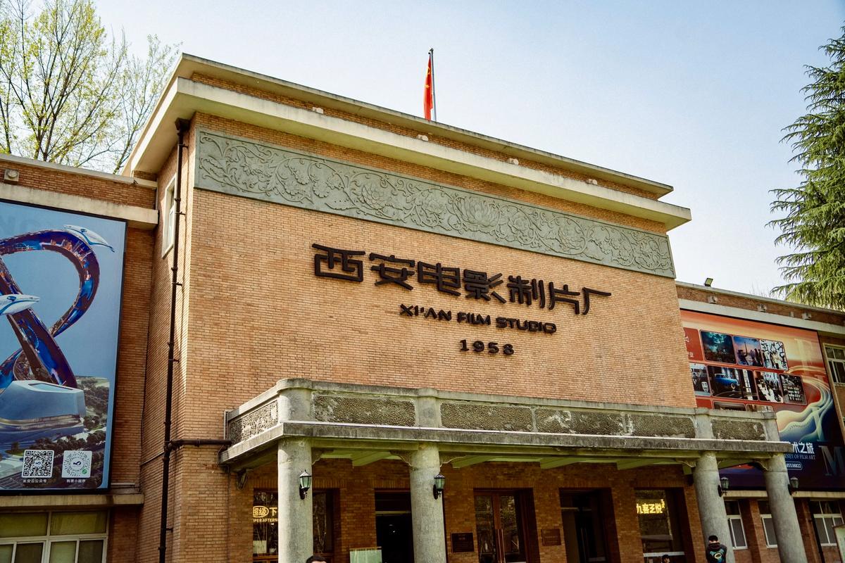 大地影院今日热映片单推荐：2025年最新上映电影排期 + 实时热门影片购票 + 附近影院场次查询
