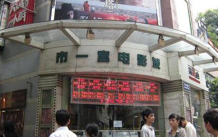 根据“妖精影院”这一品牌名称，为您生成一个SEO标题，并自然融入3个长尾关键词（涵盖动漫、影院体验、高清资源）：

**妖精影院 - 动漫新番抢先看，高清无广告在线追番，打造极致二次元观影体验**