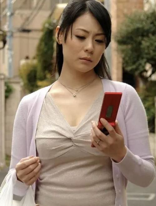 一边亲一边摸在线看的相关介绍