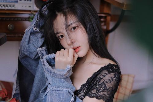 18禁美女久的相关介绍
