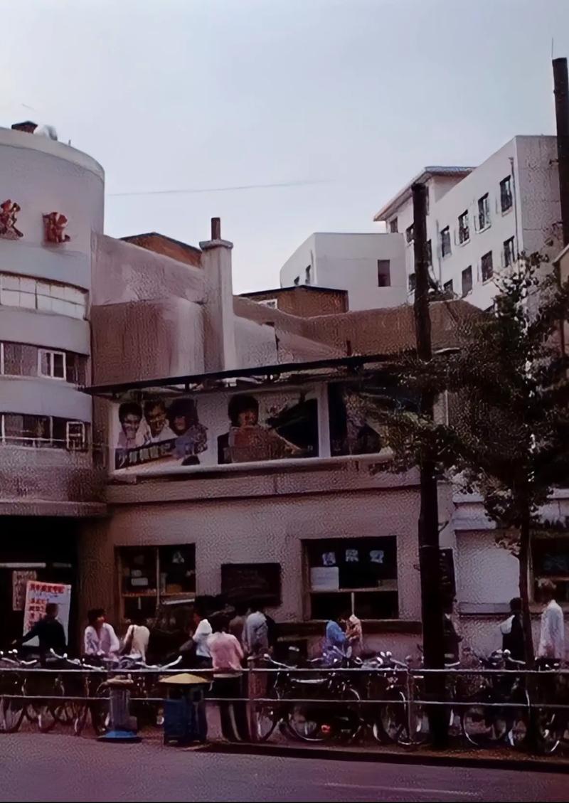 亚洲av网站一区黑丝的相关介绍