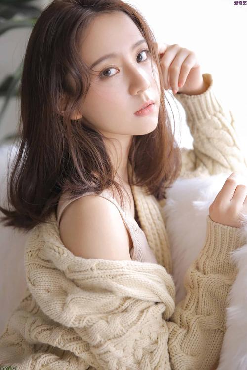操死美女老师的相关介绍