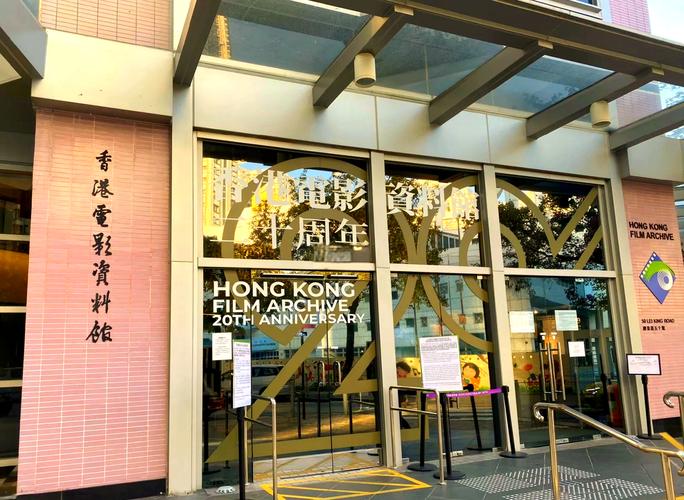 一边插一边摸一边舔的相关介绍