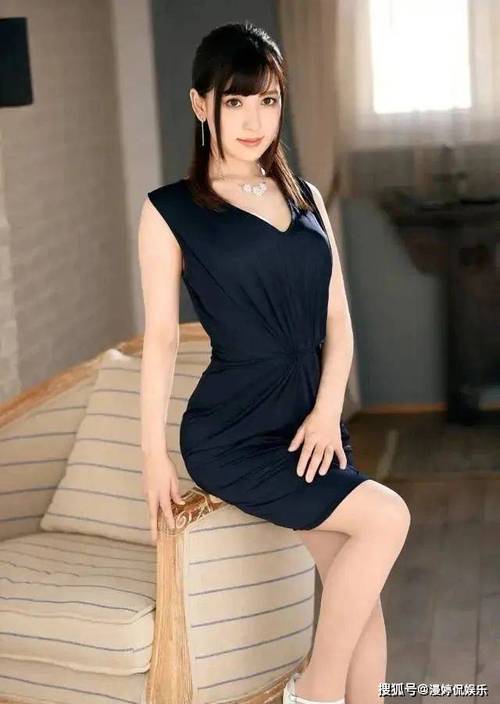 一边亲着一边摸下面的相关介绍