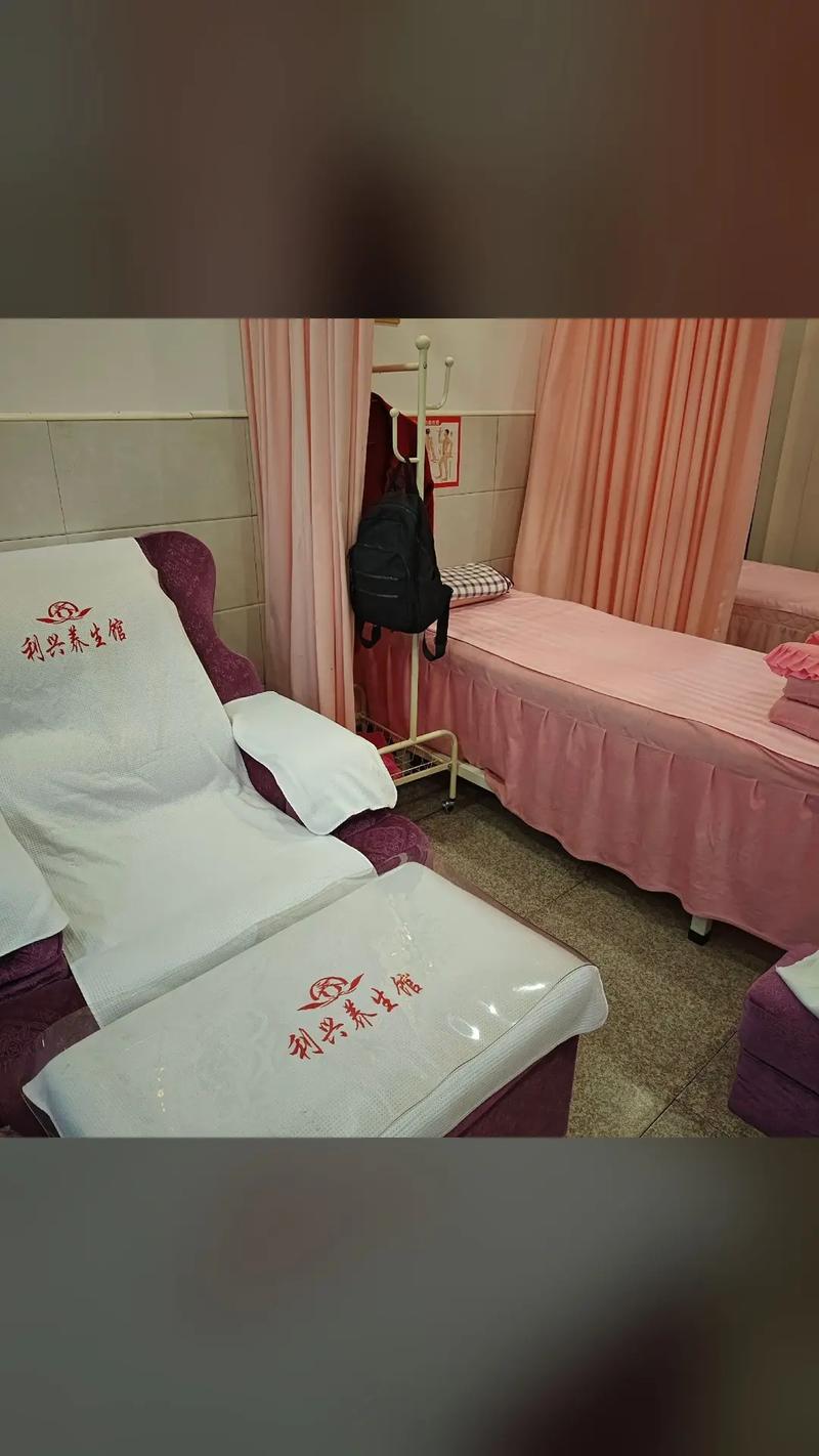 出轨人妻毛片的相关介绍