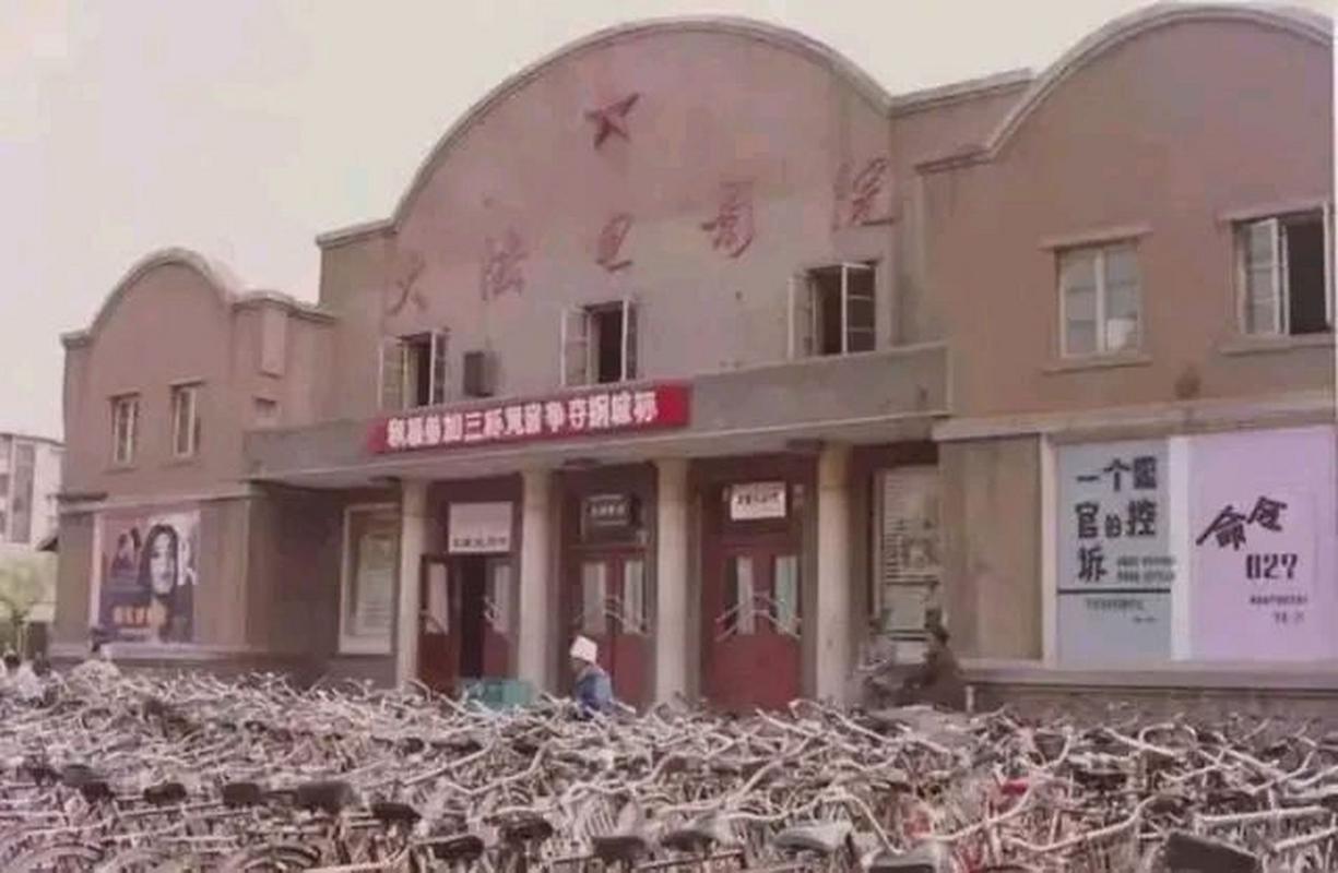 一边摸一边受不的相关介绍