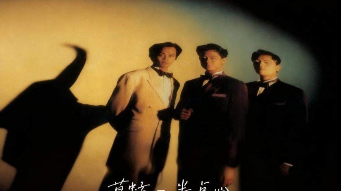 操白丝袜女老师的相关介绍