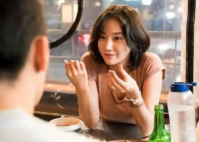 黄色白色分泌物怎么回事女性吃什么药的相关介绍