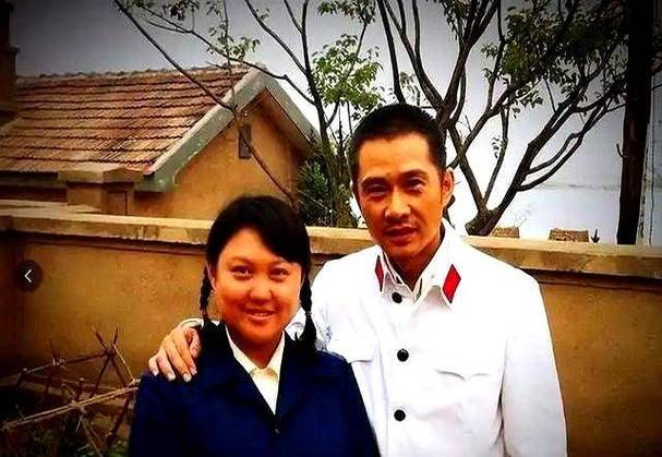 美女老师被按着操的相关介绍