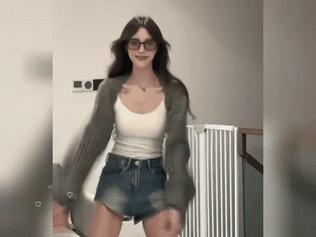 操处女妹妹的相关介绍