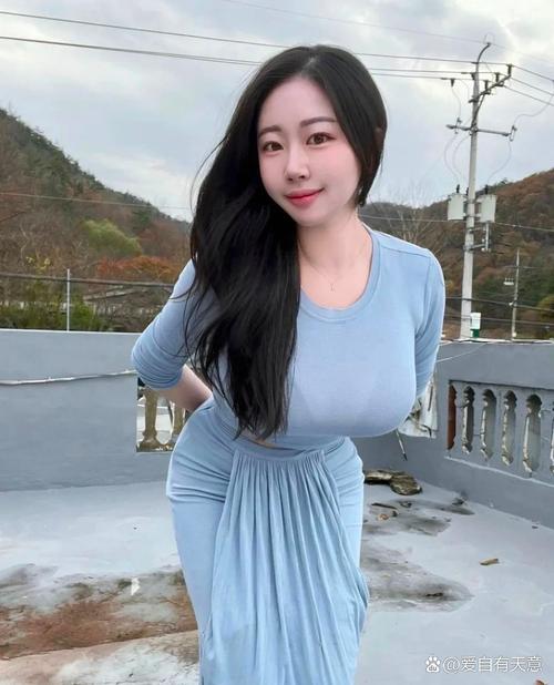 女模特大尺度照片的相关介绍
