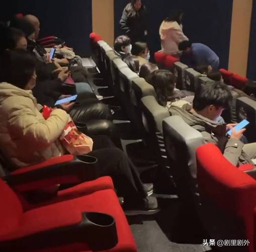 操美女老师的相关介绍