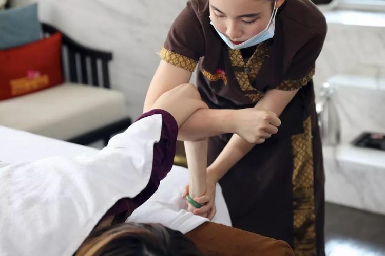 日本2少妇精油按摩：深层舒缓疲劳与身心放松的私密护理体验